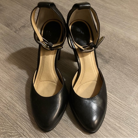 Frye Celeste Black leather ankle strap heels, 6.5. - Picture 2 of 7